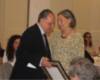 El presidente con una de las homenajeadas