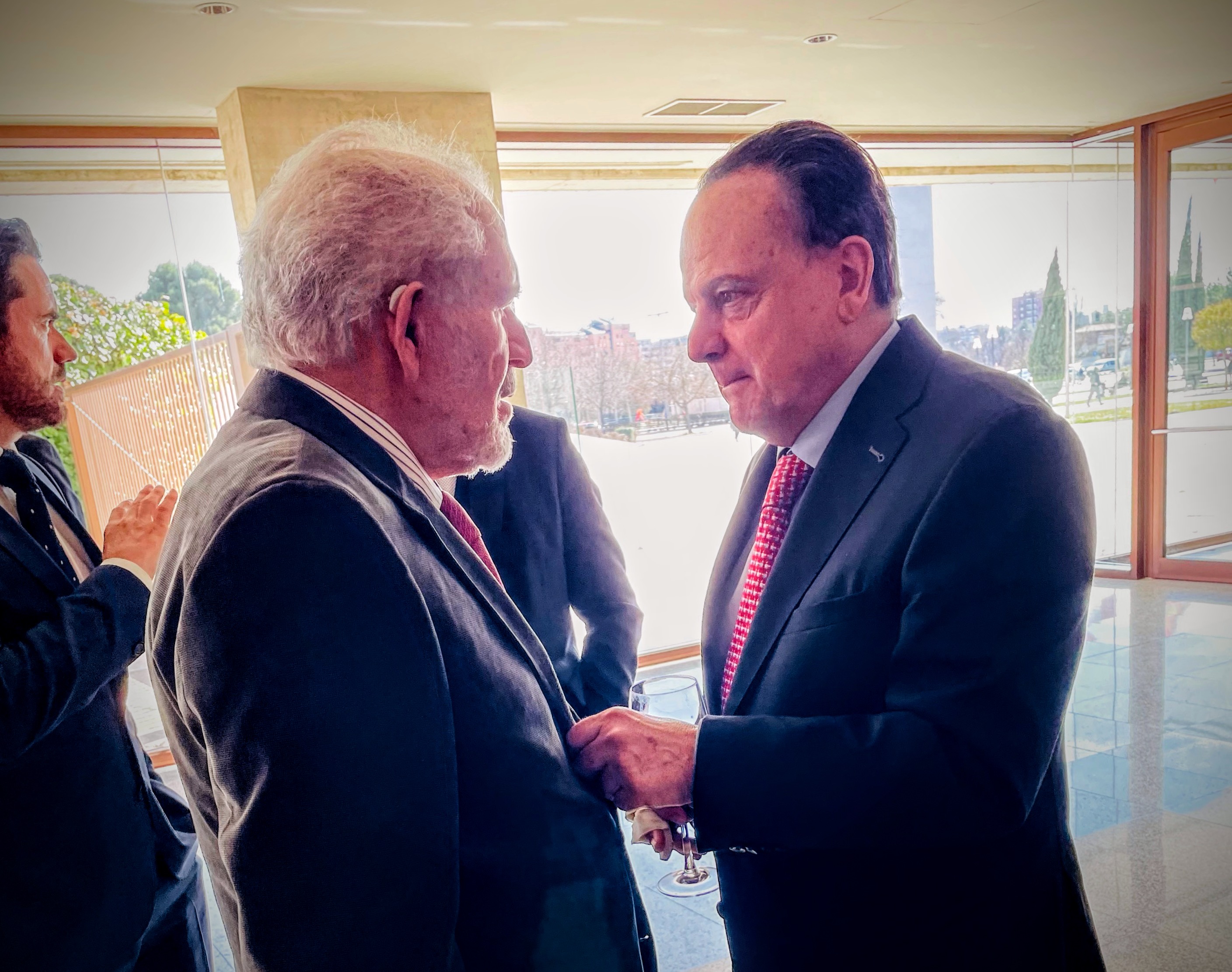 Demetrio Madrid departe con Mario Amilivia