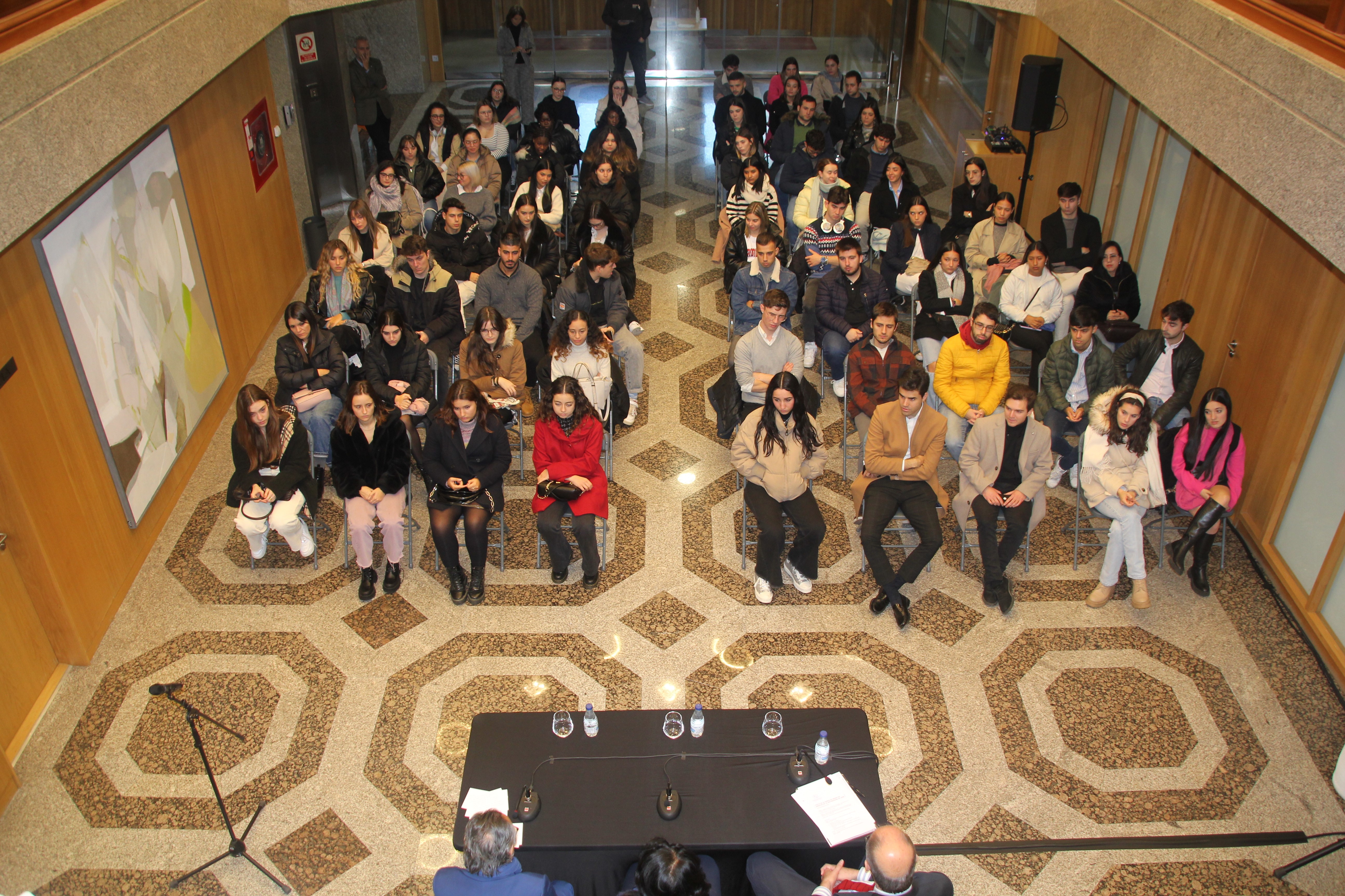 Otra imagen de la recepción a la sede institucional