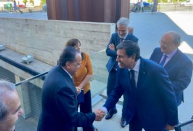 Amilivia saluda al portavoz de la Junta