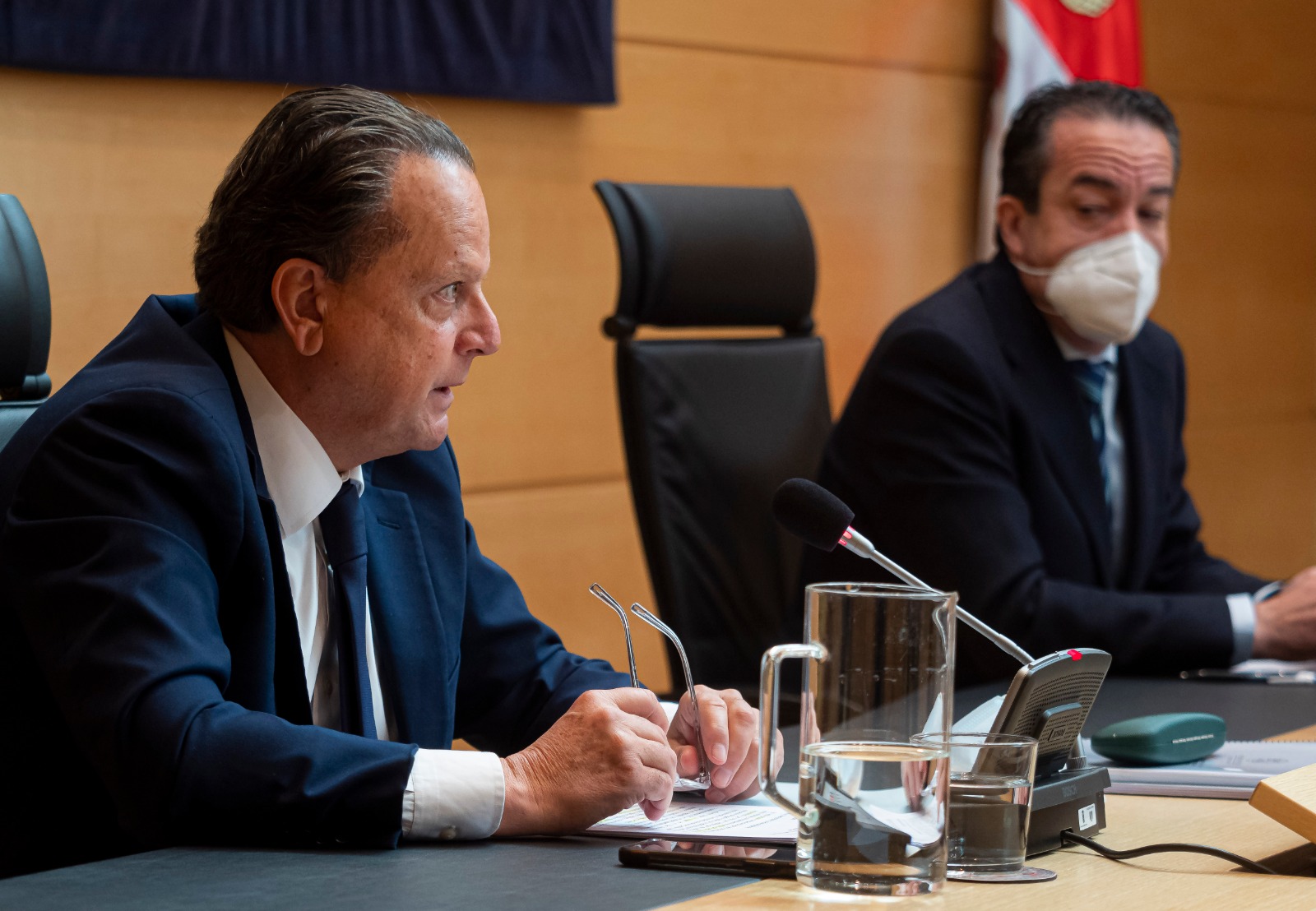 Amilivia presentando el informe