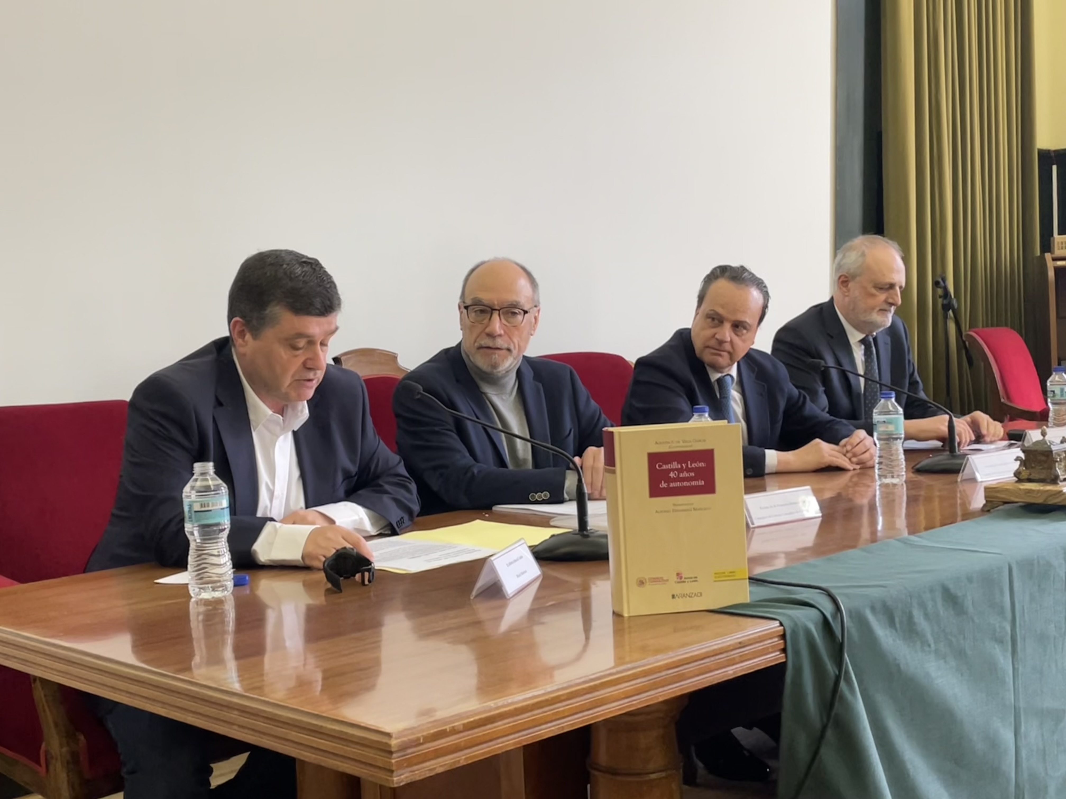 Otra imagen de la mesa redonda