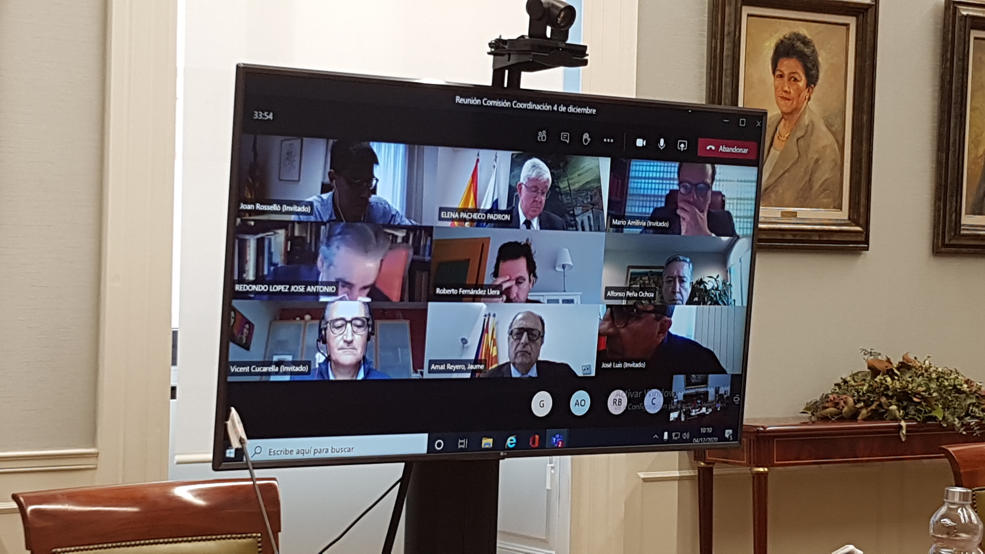 Imagen de los presidentes en la pantalla