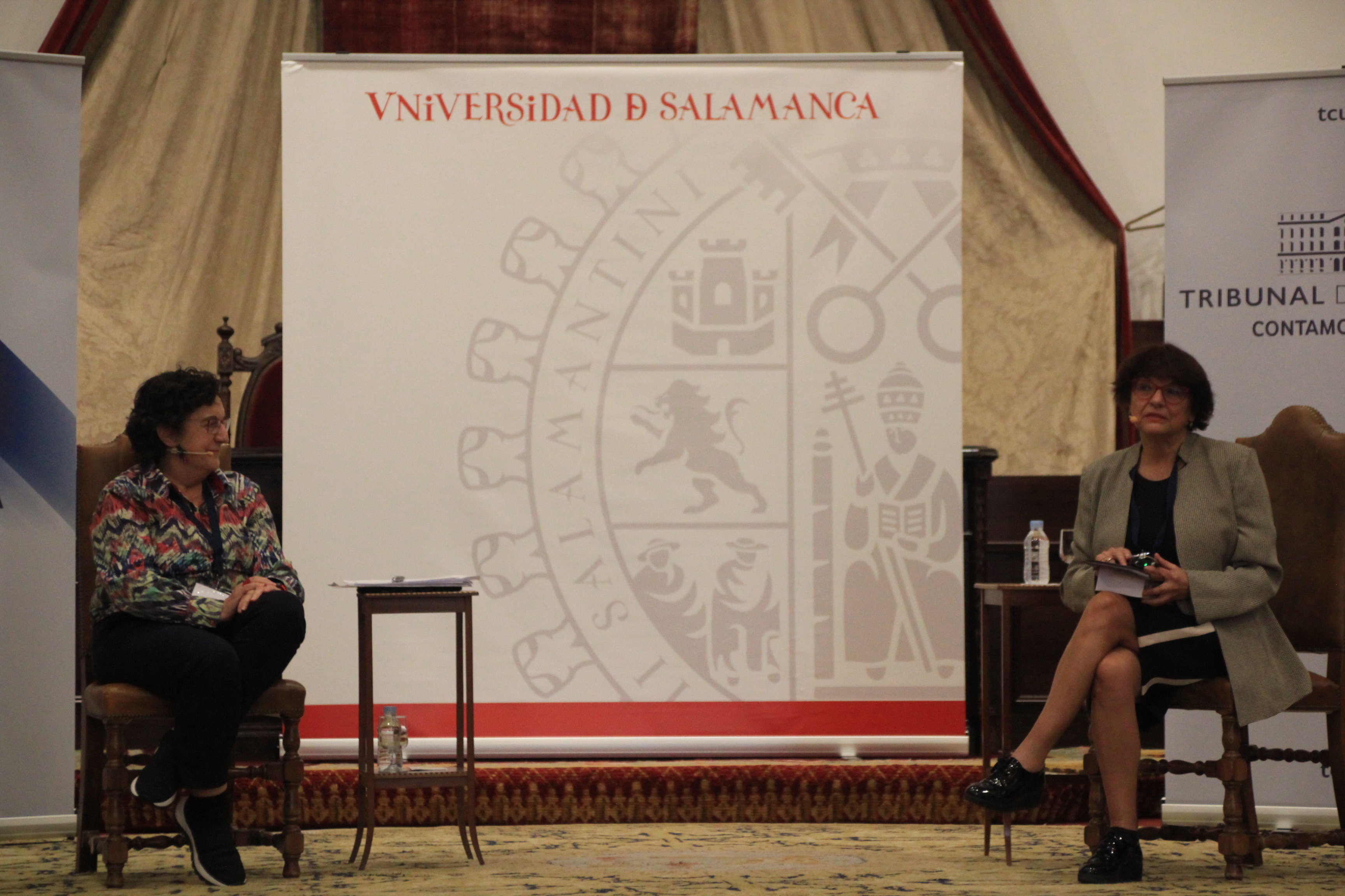 La magistrada del Tribunal Constitucional María Luisa Balaguer y Soledad Murillo, profesora de la USAL