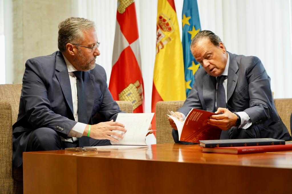 Pollán y Amilivia debaten algunos aspectos de la Memoria