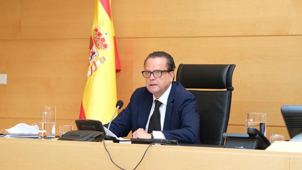 Mario Amilivia presenta los informes