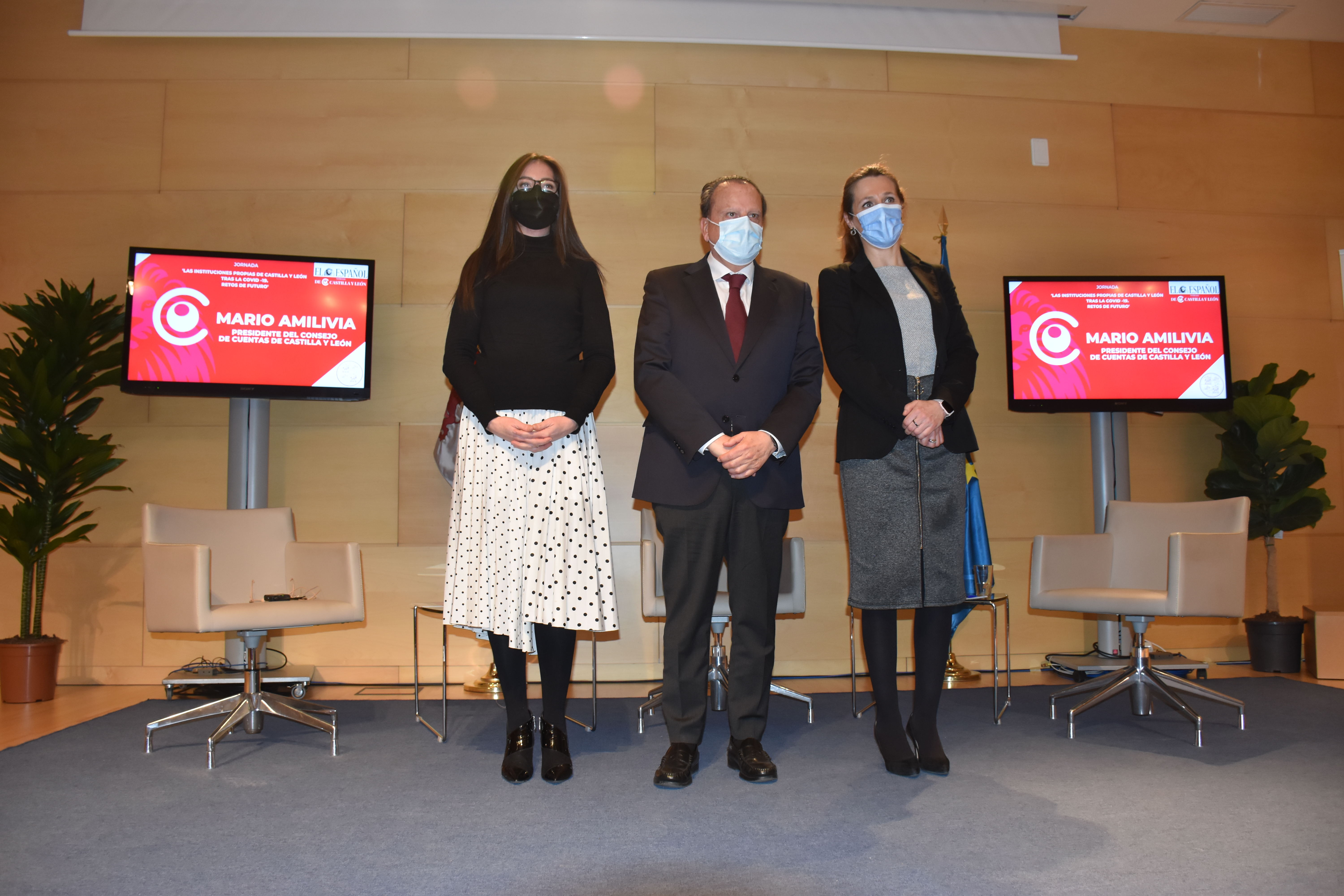 Otra imagen de las periodistas y Amilivia