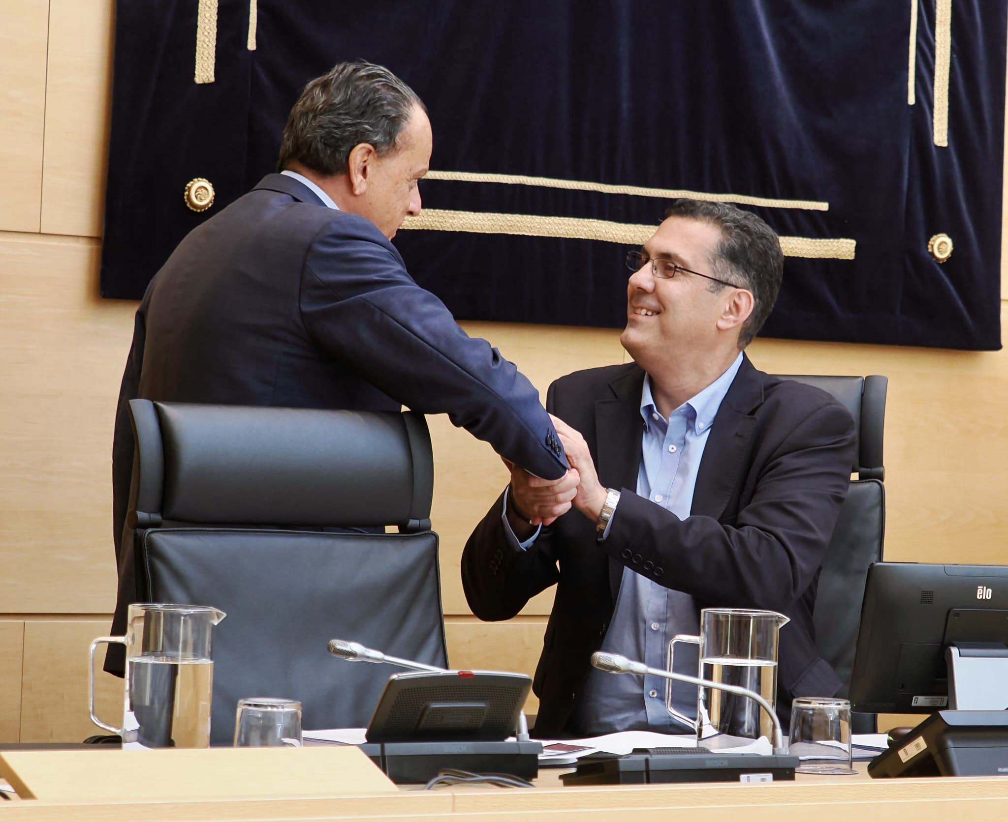 Amilivia saluda al nuevo presidente de la Comisión, Alberto Castro