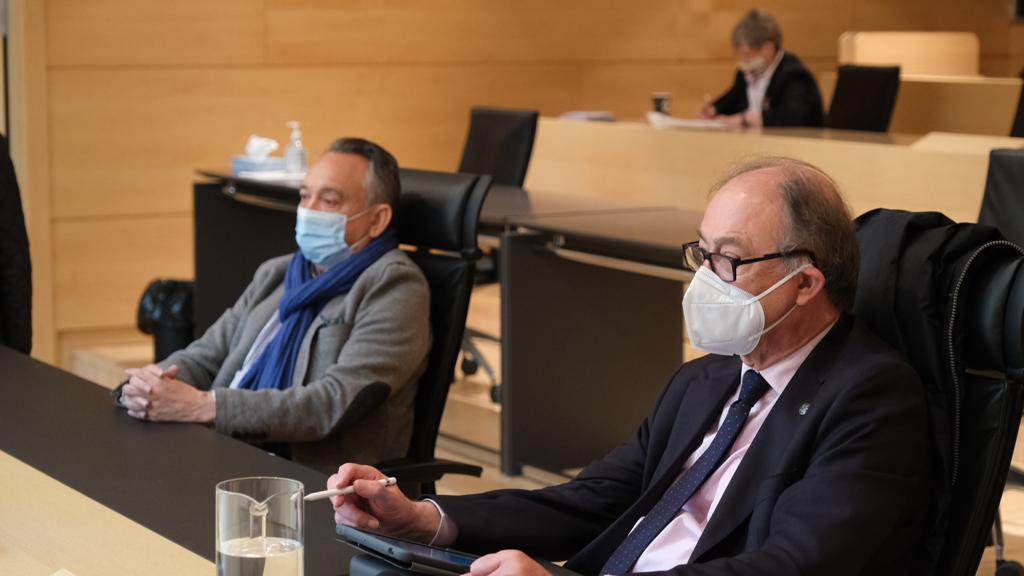 Los consejeros Melero y Jiménez, siguen la comparecencia