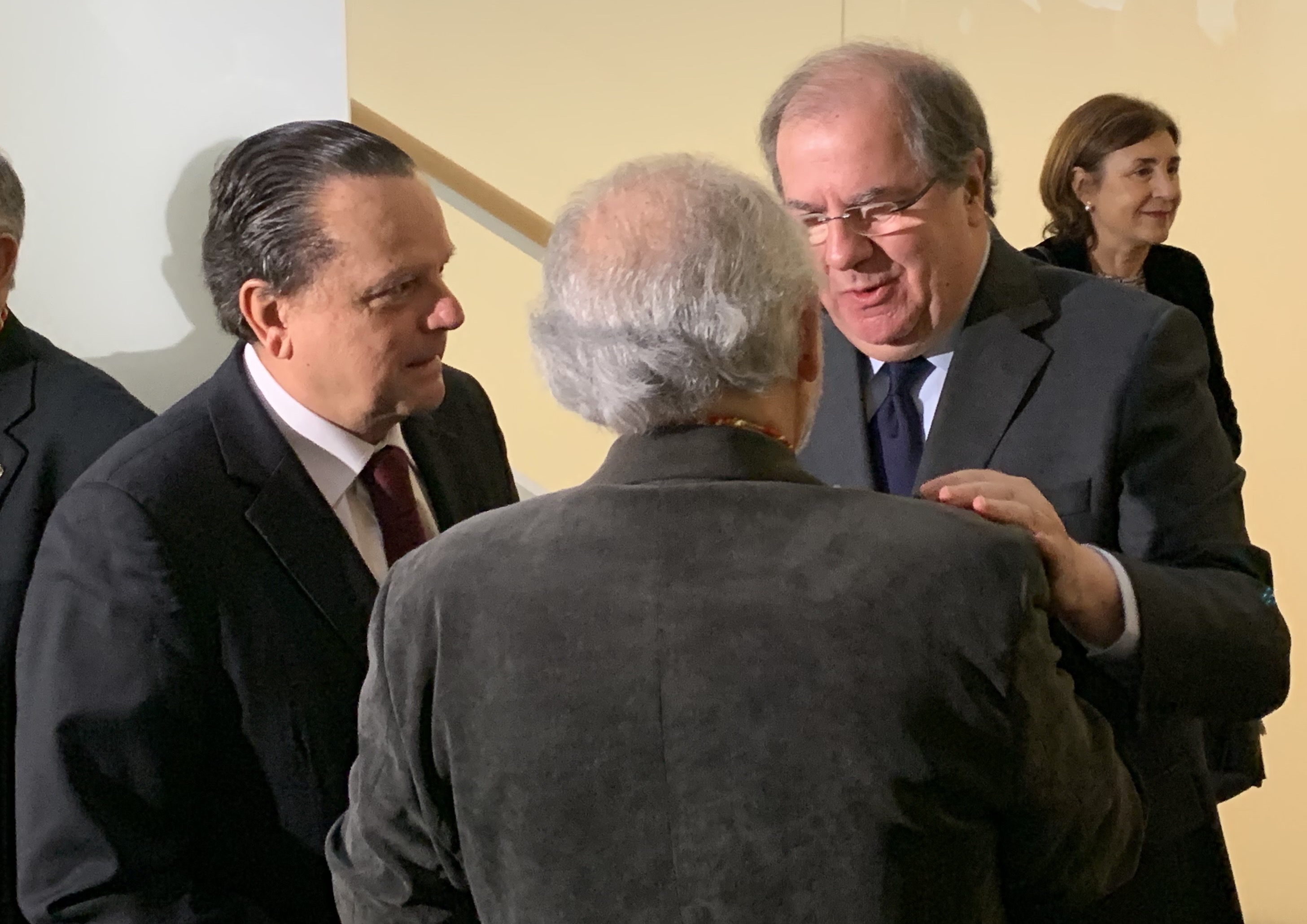 Herrera, Amilivia y Demetrio Madrid, de espaldas