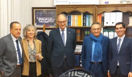 La alcaldesa con el Pleno del Consejo en el Consistorio aguilarense