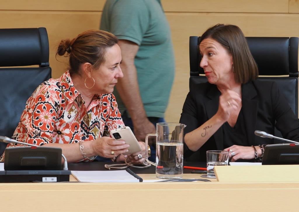 Rosa Rubio con una compañera de Grupo