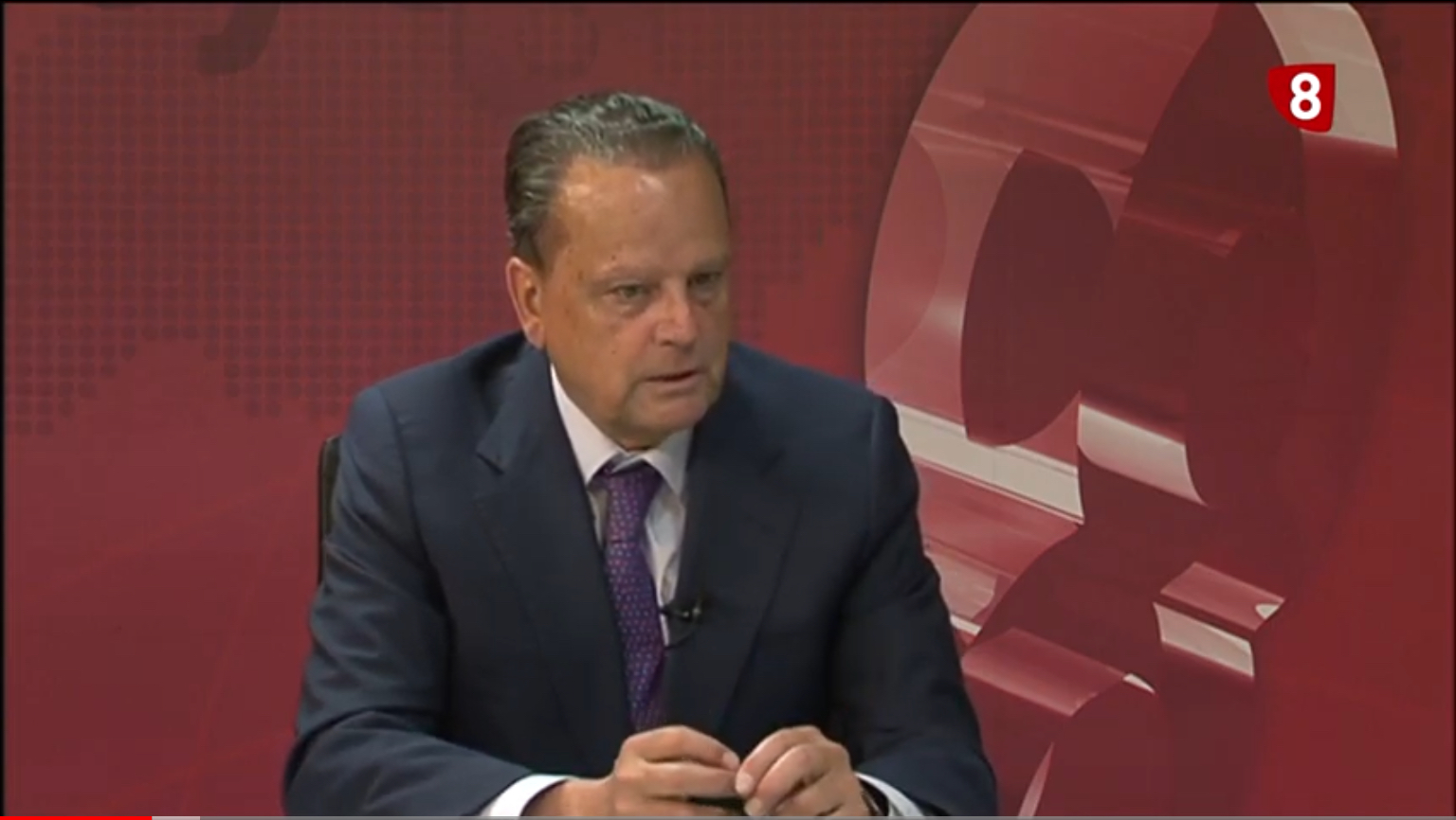 Mario Amilivia en los estudios de La8 Palencia