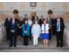 Presidentas y presidentes del Tribunal de Cuentas y de los OCEX junto con la Decana, en la escalera imperial de la Universidad
