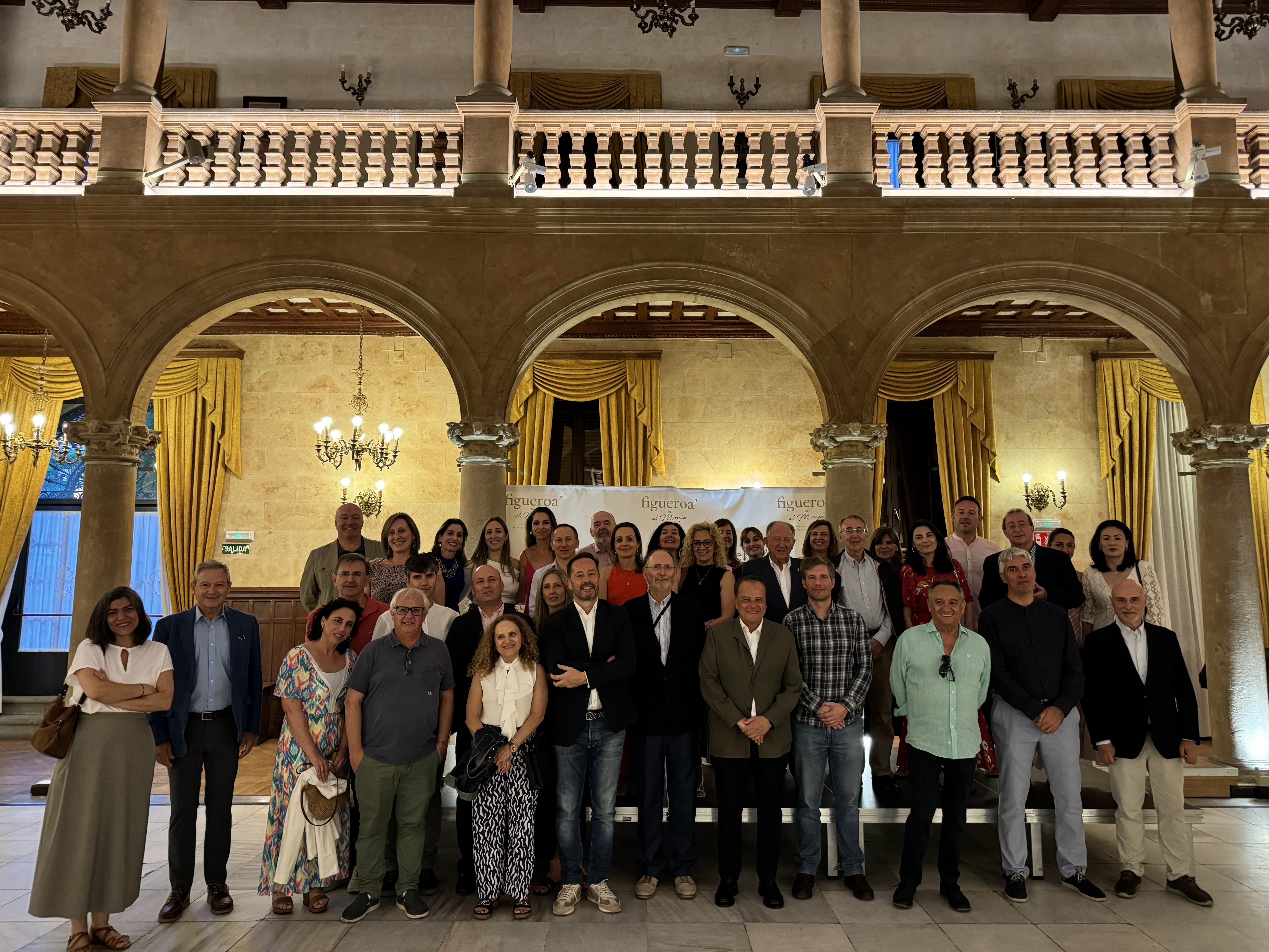 Fotografía de los asistentes, en la víspera
