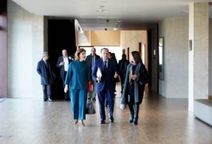 Amilivia llega a la Comisión junto a algunos de sus integrantes