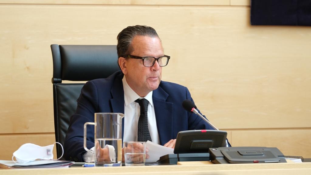 Amilivia dando cuenta de los informes