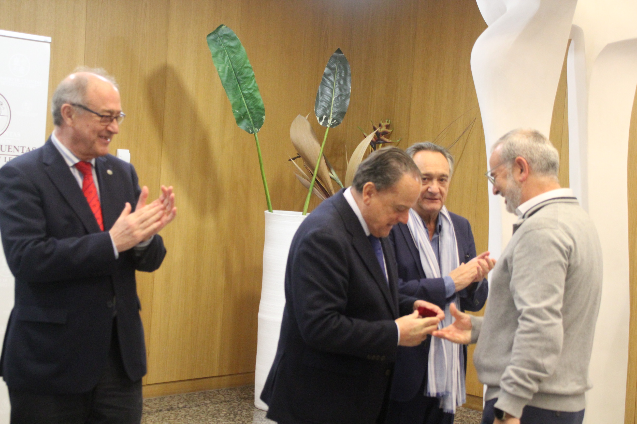 Amilivia distingue a Gonzalo de Celis