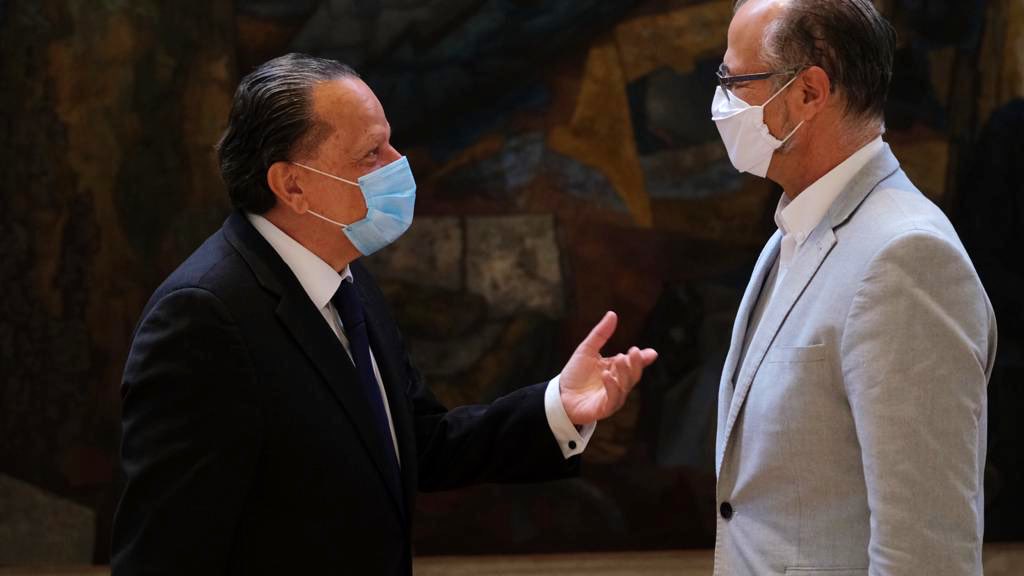 El presidente de las Cortes departe con Mario Amilivia