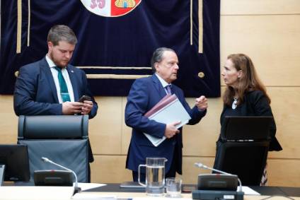 Una imagen previa al inicio de la Comisión de Economía y Hacienda