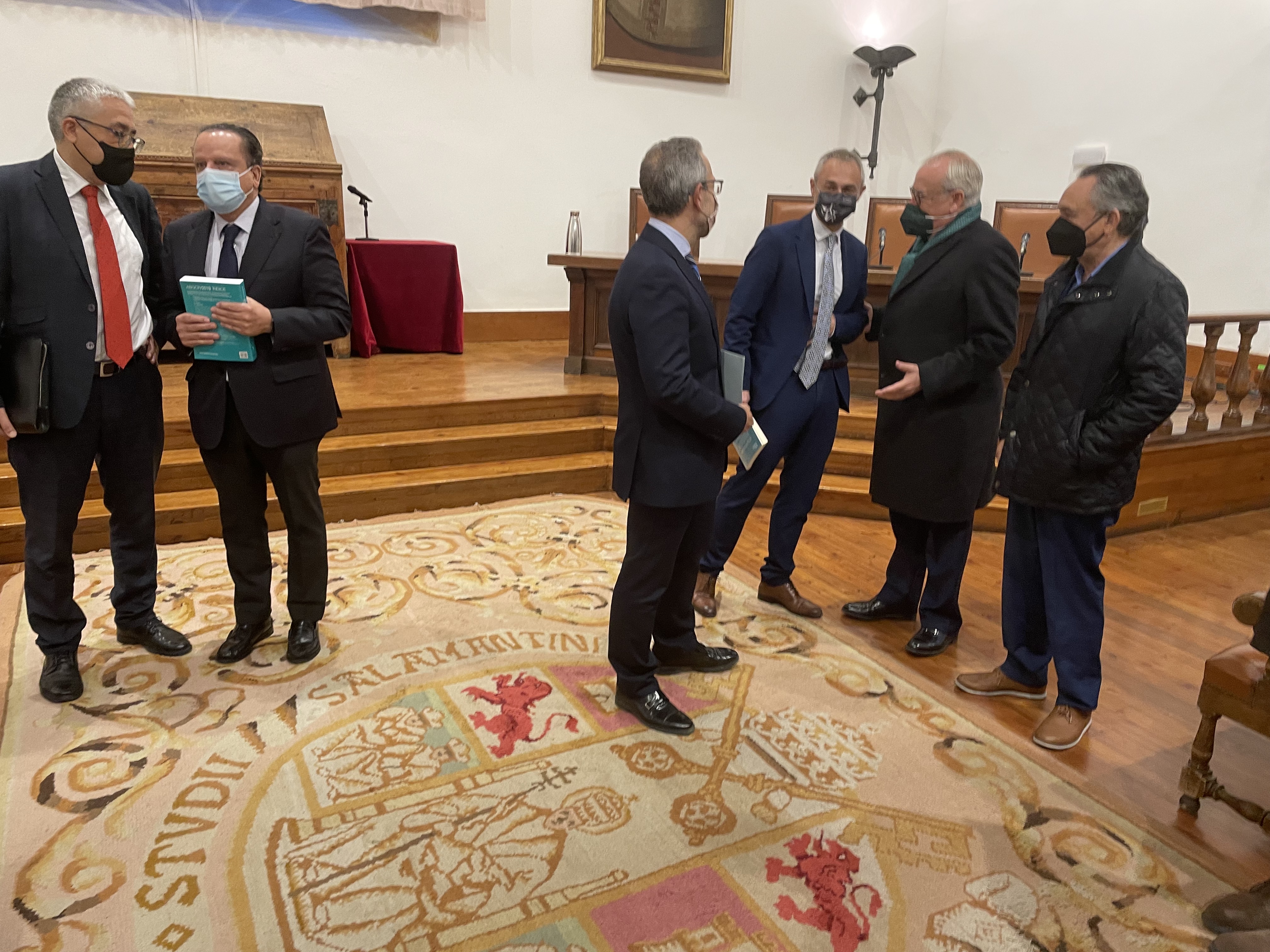 Imagen al término de la presentación del libro