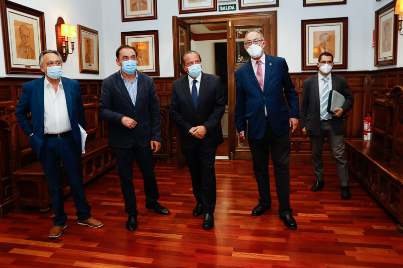 Presidente y consejeros con Benito Serrano