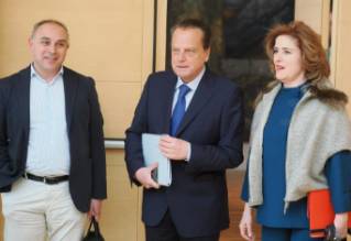 (De dcha. a izq.) Paloma Vallejo, Mario Amilivia y Emilio Berzosa