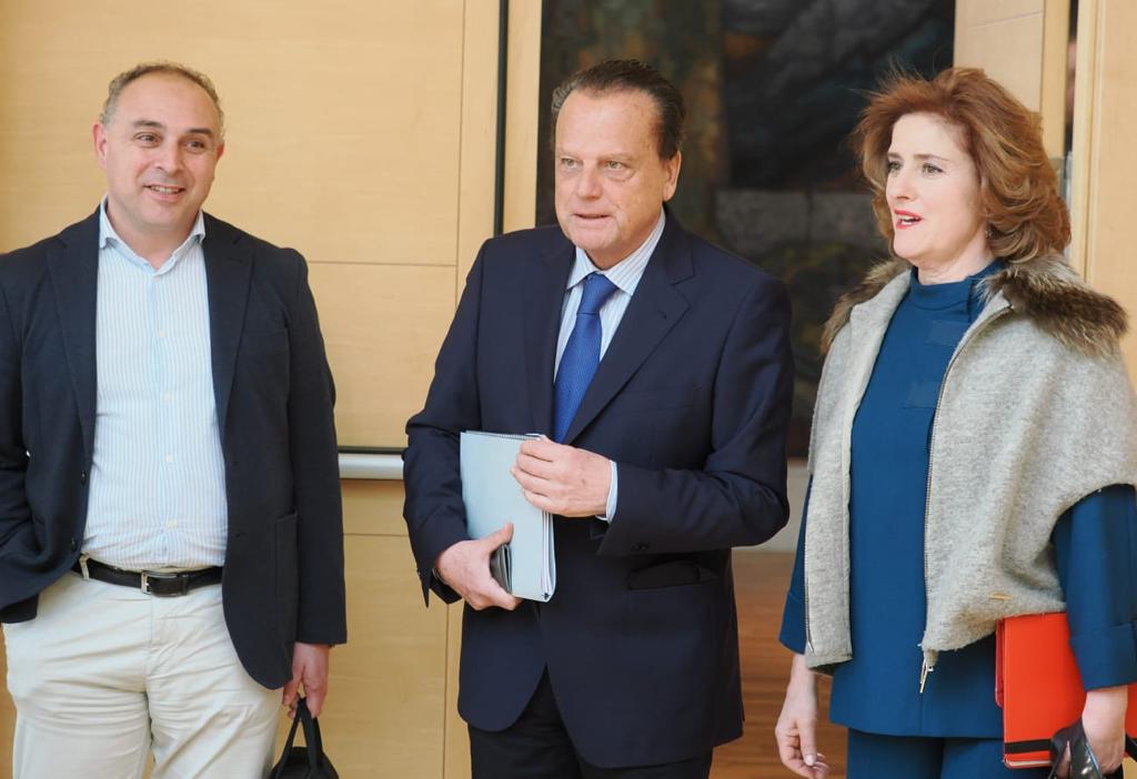 (De dcha a izq.)Paloma Vallejo, Mario Amilivia y Emilio Berzosa