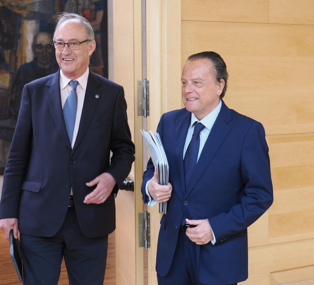 El consejero Miguel A. Jiménez y el presidente