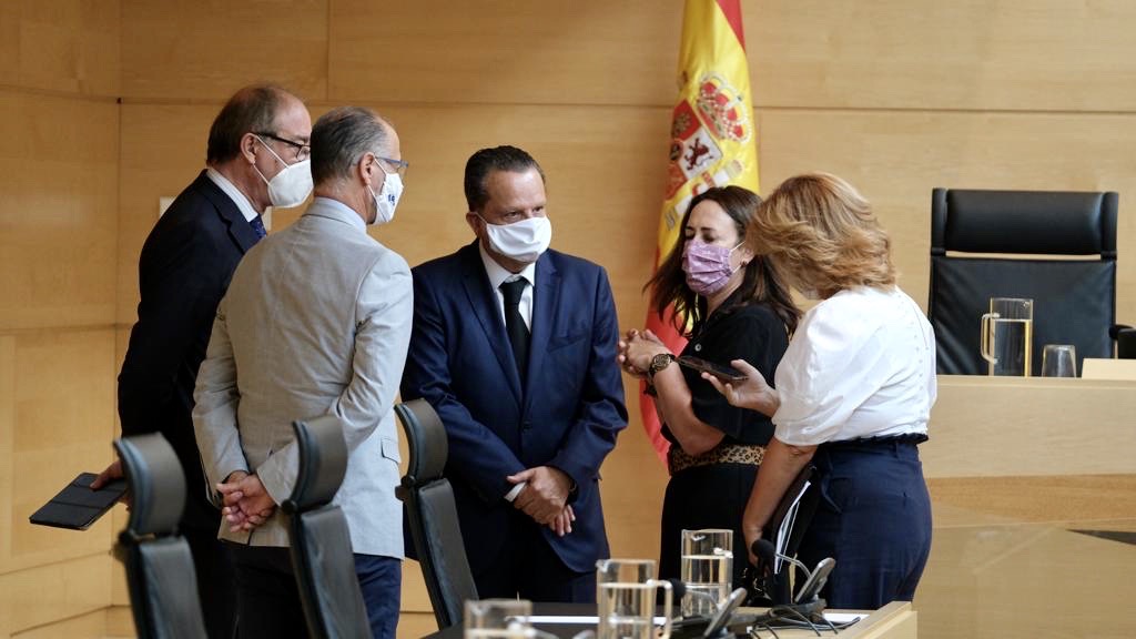 Miembros de la Comisión con el presidente