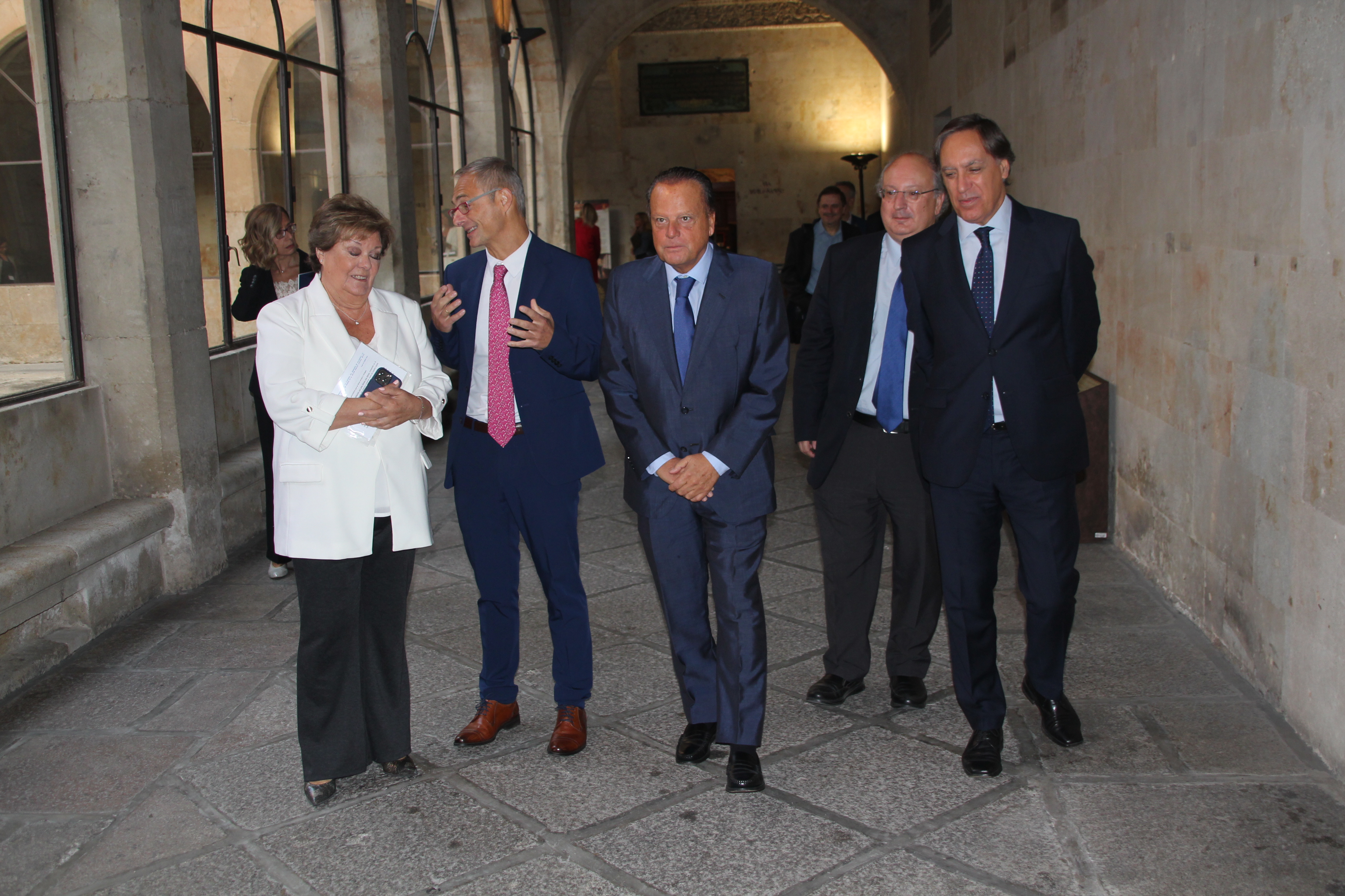 Chicano y Amilivia junto con el rector y el alcalde