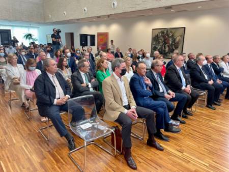 Un centenar de asistentes siguieron la jornada en las Cortes