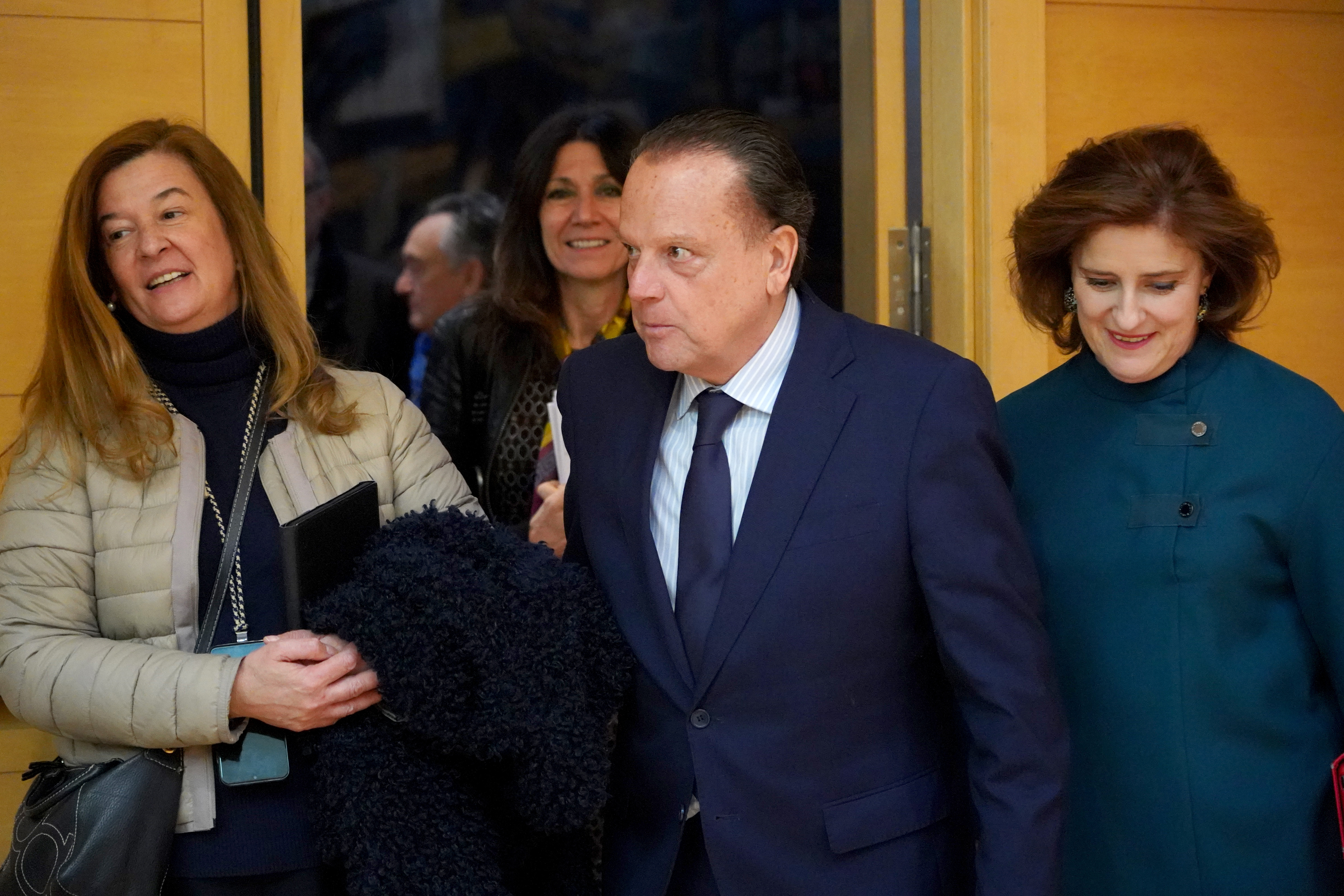 Mario Amilivia llega a la Comisión de las Cortes