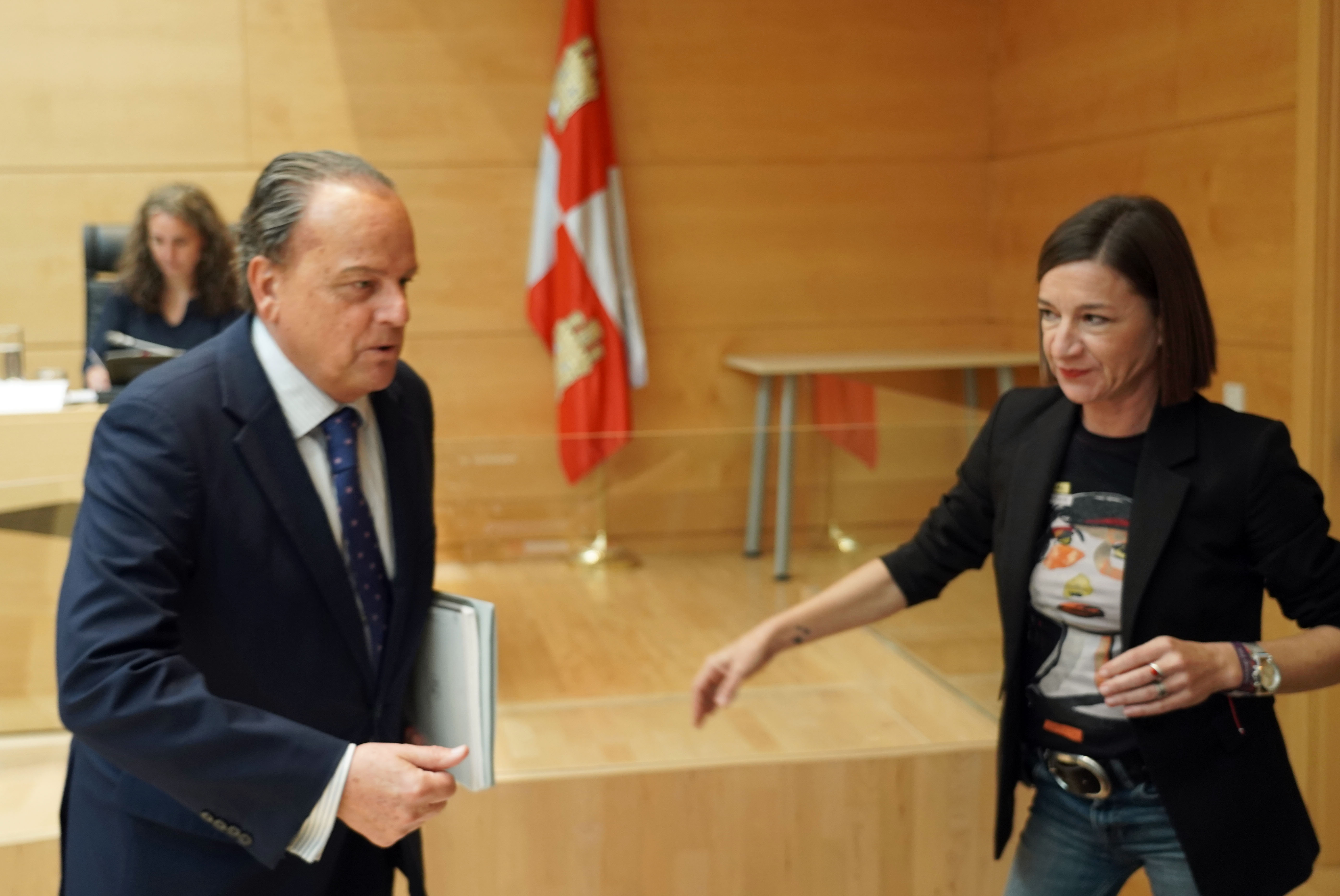 Amilivia y una de las portavoces