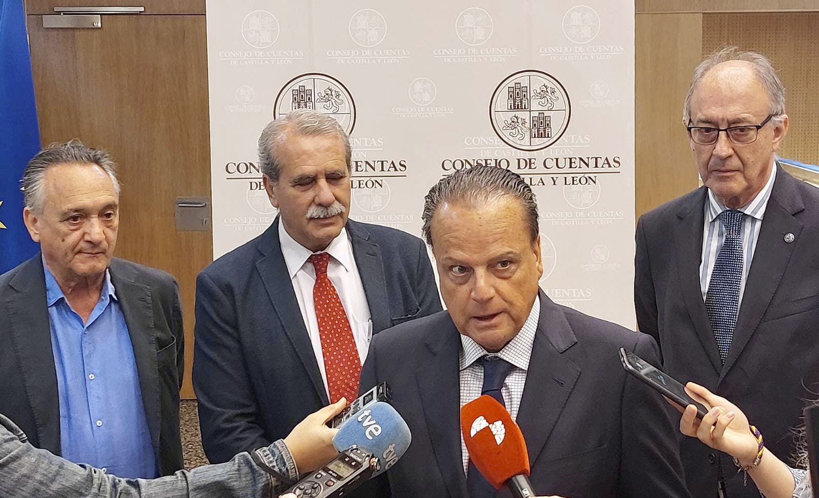 Otra fotografía con los periodistas