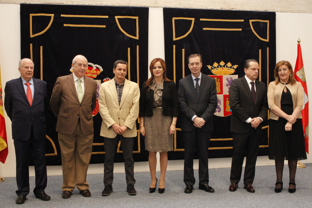 entrega de distinción a Juan José Castrillo