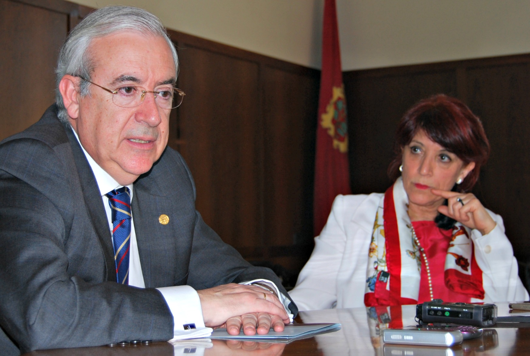 El presidente del Consejo de Cuentas con la alcaldesa de Astorga