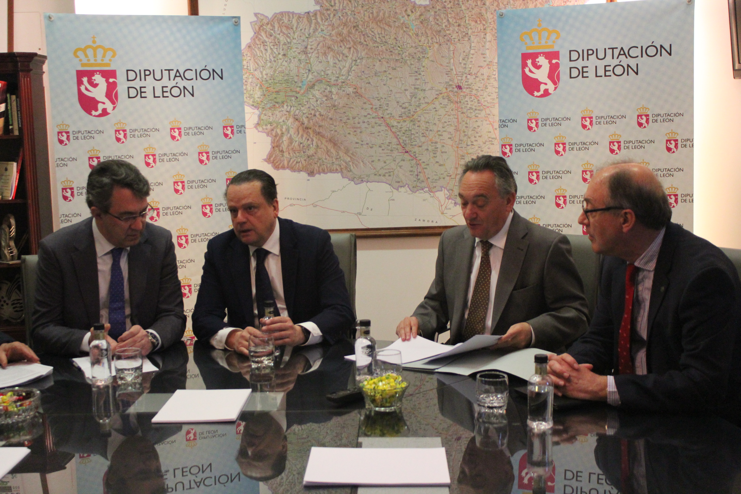 Reunión en la Diputación leonesa