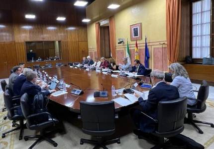 La reunión tuvo lugar en el Parlamento andaluz