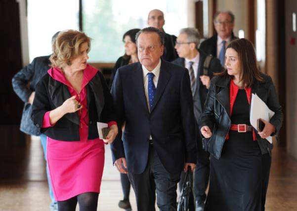 Los miembros del Consejo llegan al Parlamento autonómico